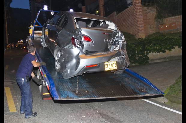 Esteban Vanegas - En el incidente que ocurri&#243; en el centro de Medell&#237;n, un bus de Castilla colision&#243; contra un local comercial.