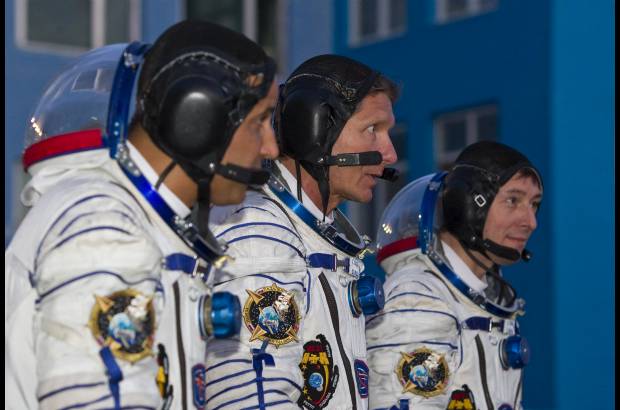 Reuters - La Soyuz TMA-04M lleva a la EEI a los rusos Guennadi Padalka y Sergu&#233;i Revin, y al astronauta de la NASA Joe Acab&#225;, quienes se sumar&#225;n a la 31 expedici&#243;n de la misi&#243;n permanente en la plataforma orbital.