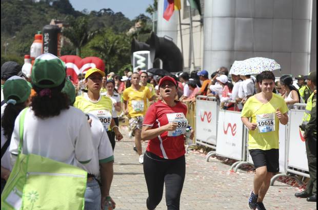Esteban Jaramillo y Sebastián Salazar - Más de 10 mil competidores se dieron cita en esta histórica cita deportiva que se corría en las modalidades de 5, 10, 21 y 42 kilómetros.