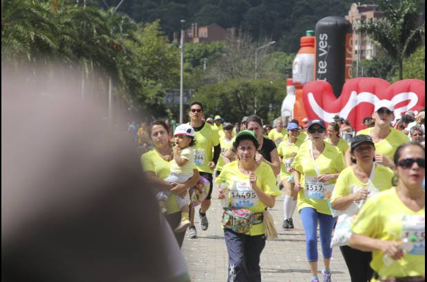 Esteban Jaramillo y Sebastián Salazar - Más de 10 mil competidores se dieron cita en esta histórica cita deportiva que se corría en las modalidades de 5, 10, 21 y 42 kilómetros.