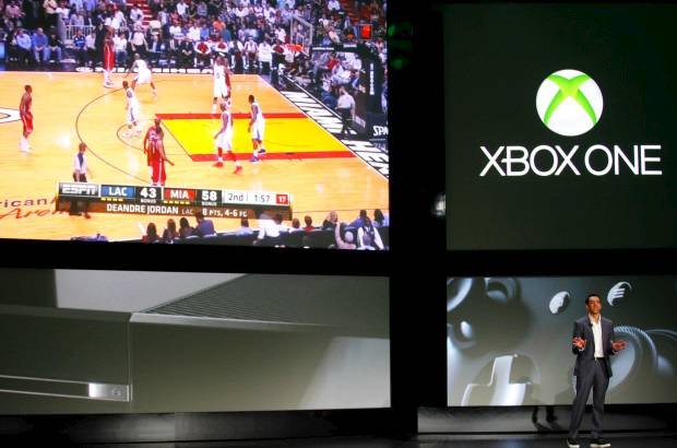 REUTERS - Adem&#225;s, mostraron c&#243;mo los usuarios pueden ver deportes en vivo en la televisi&#243;n mientras obtienen actualizaciones de sus ligas de fantas&#237;a en una pantalla dividida.