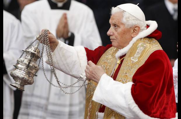 Reuters - El Obispo de Roma afirm&#243; que Mar&#237;a, concebida sin pecado original est&#225; unida a la victoria de Cristo sobre el pecado y la muerte, que toda su vida terrenal fue una victoria sobre la muerte y que por ello, la Virgen es un &quot;himno a la vida, la criatura en la que se realiz&#243; la palabra de Cristo, he venido para que tengan vida y en abundancia&#39;&quot;.