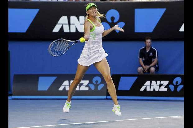 Reuters - Sharapova no pod&#237;a dominar los puntos y los errores no forzados fueron lastrando su juego.