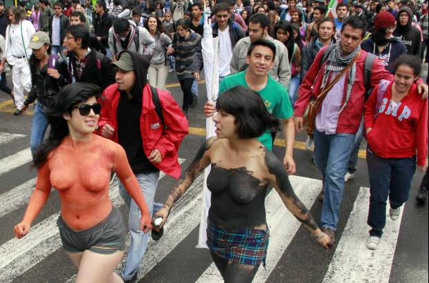 Colprensa - Los estudiantes marchan este miércoles bajo la consigna Y dónde está la plata, la plata dónde está, como forma de protesta por el déficit en la educación superior, que representa el reclamo que le hacen al Gobierno por la falta de financiación a la educación superior pública.