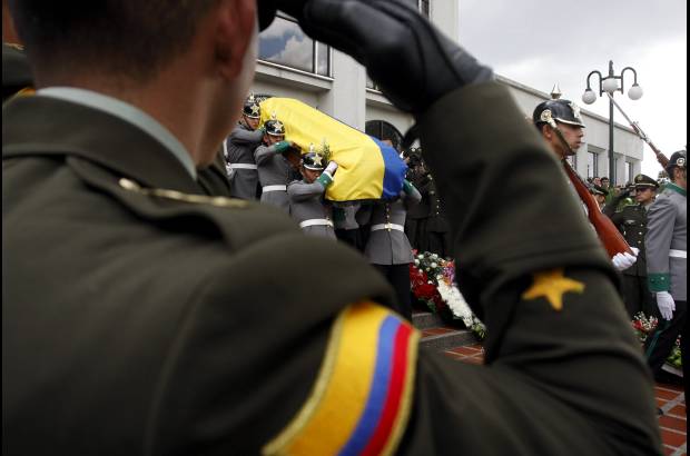 Colprensa - La exequias del coronel Flórez se cumplieron en el centro religioso de la Policía Nacional en Bogotá.