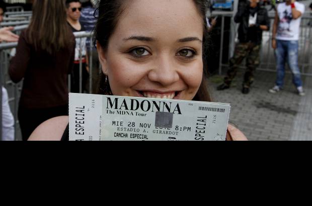 Foto Donaldo Zuluaga - Alegr&#237;a, emoci&#243;n, ansiedad y mucha expectativa es lo que sienten los fan&#225;ticos de Madonna para su concierto. Los madrugadores al estadio Atanasio Girardot saben que este mi&#233;rcoles 28 de noviembre ser&#225; un d&#237;a inolvidable. As&#237; se vive la jornada.