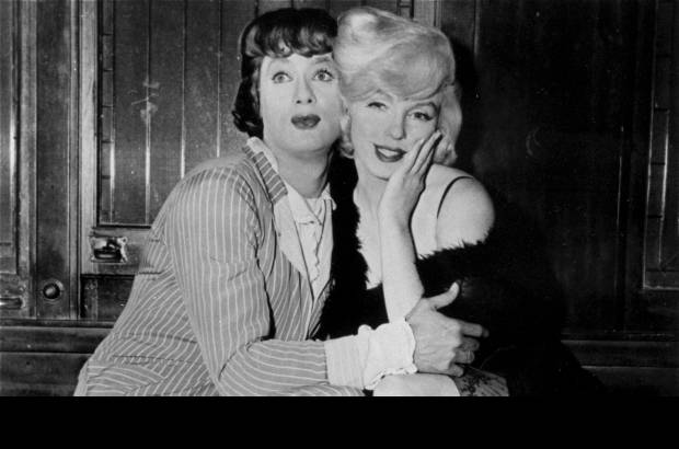AP - Tony Curtis y Marilyn Monroe en la comedia Some Like It Hot.