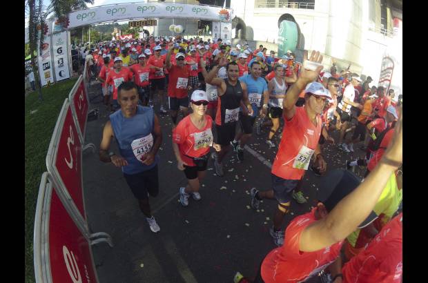 Esteban Jaramillo y Sebastián Salazar - Más de 10 mil competidores se dieron cita en esta histórica cita deportiva que se corría en las modalidades de 5, 10, 21 y 42 kilómetros.