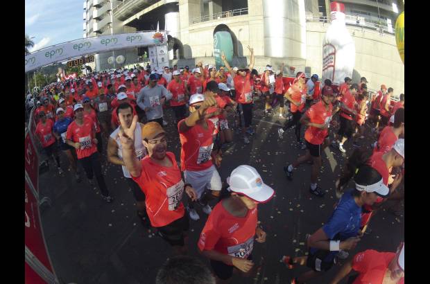 Esteban Jaramillo y Sebastián Salazar - Más de 10 mil competidores se dieron cita en esta histórica cita deportiva que se corría en las modalidades de 5, 10, 21 y 42 kilómetros.