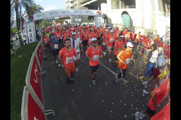 Esteban Jaramillo y Sebastián Salazar - Más de 10 mil competidores se dieron cita en esta histórica cita deportiva que se corría en las modalidades de 5, 10, 21 y 42 kilómetros.