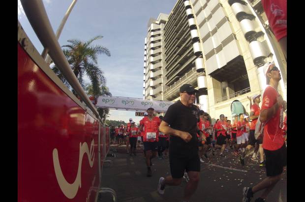 Esteban Jaramillo y Sebastián Salazar - Más de 10 mil competidores se dieron cita en esta histórica cita deportiva que se corría en las modalidades de 5, 10, 21 y 42 kilómetros.