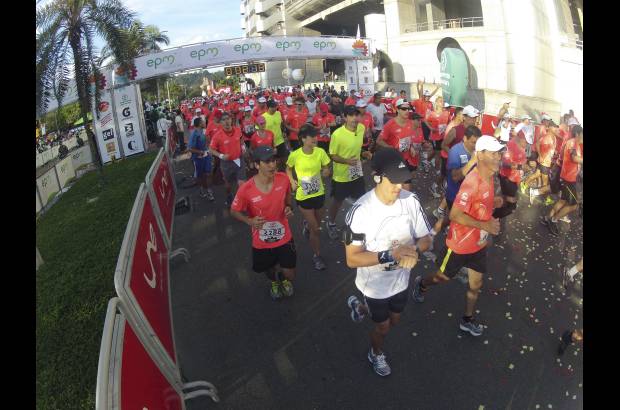 Esteban Jaramillo y Sebastián Salazar - Más de 10 mil competidores se dieron cita en esta histórica cita deportiva que se corría en las modalidades de 5, 10, 21 y 42 kilómetros.