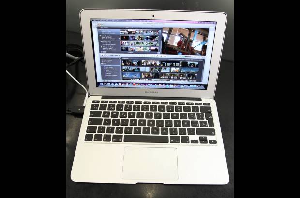 Róbinson Sáenz - El Macbook Air solo pesa 1,32 kilos. Por eso lo bautizaron así.