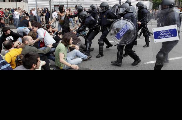 Reuters - Los equipos de limpieza del Ayuntamiento de Barcelona tenían instrucciones de retirar objetos susceptibles de ser utilizados en caso de que se produzcan disturbios este sábado tras la final de la Liga de Campeones entre el FC Barcelona y el Manchester United.