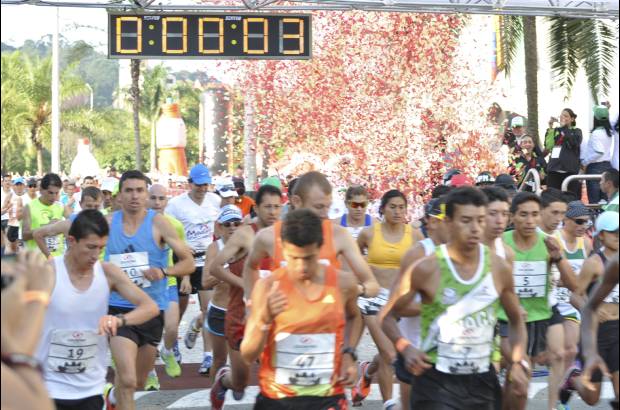 Esteban Jaramillo y Sebastián Salazar - Más de 10 mil competidores se dieron cita en esta histórica cita deportiva que se corría en las modalidades de 5, 10, 21 y 42 kilómetros.