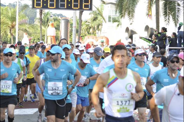 Esteban Jaramillo y Sebastián Salazar - Más de 10 mil competidores se dieron cita en esta histórica cita deportiva que se corría en las modalidades de 5, 10, 21 y 42 kilómetros.