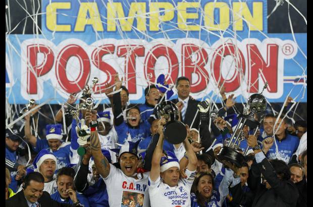 Reuters - Millonarios alcanz&#243; la estrella 14 al superar en la gran final de la Liga Postob&#243;n II-2012 al Independiente Medell&#237;n. Dram&#225;tica definici&#243;n desde los penaltis despu&#233;s de empatar 0-0 en la ida y 1-1 este domingo.