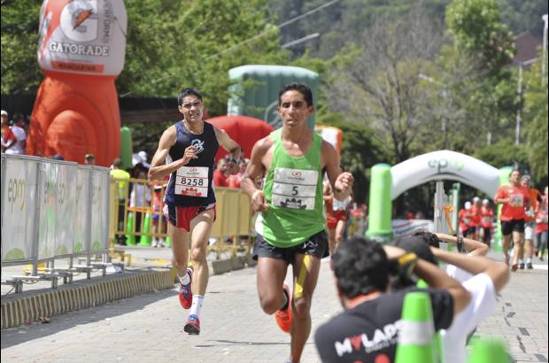 Esteban Jaramillo y Sebasti&#225;n Salazar - M&#225;s de 10 mil competidores se dieron cita en esta hist&#243;rica cita deportiva que se corr&#237;a en las modalidades de 5, 10, 21 y 42 kil&#243;metros.
