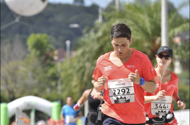 Esteban Jaramillo y Sebasti&#225;n Salazar - M&#225;s de 10 mil competidores se dieron cita en esta hist&#243;rica cita deportiva que se corr&#237;a en las modalidades de 5, 10, 21 y 42 kil&#243;metros.