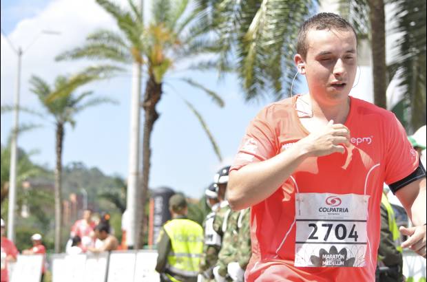 Esteban Jaramillo y Sebasti&#225;n Salazar - M&#225;s de 10 mil competidores se dieron cita en esta hist&#243;rica cita deportiva que se corr&#237;a en las modalidades de 5, 10, 21 y 42 kil&#243;metros.