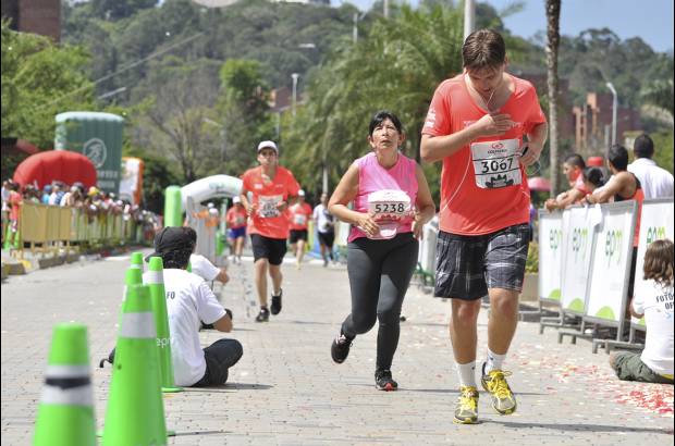 Esteban Jaramillo y Sebasti&#225;n Salazar - M&#225;s de 10 mil competidores se dieron cita en esta hist&#243;rica cita deportiva que se corr&#237;a en las modalidades de 5, 10, 21 y 42 kil&#243;metros.