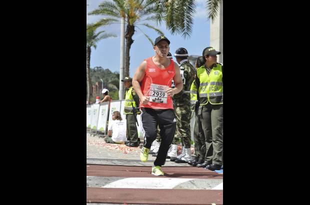 Esteban Jaramillo y Sebasti&#225;n Salazar - M&#225;s de 10 mil competidores se dieron cita en esta hist&#243;rica cita deportiva que se corr&#237;a en las modalidades de 5, 10, 21 y 42 kil&#243;metros.