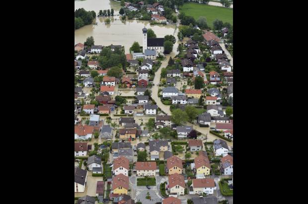 AP - Vista a&#233;rea del paisaje inundado de Kolbermoor, cerca de Rosenheim, el sur de Alemania.
