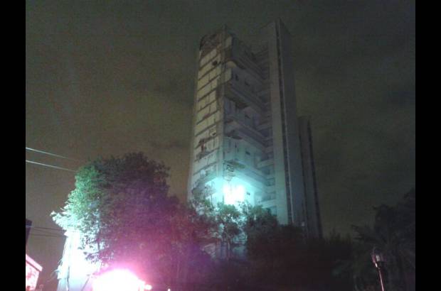 Cortes&#237;a - Una de las torres qued&#243; afectada por el desplome.
