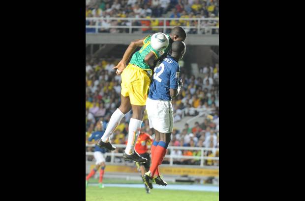 Colprensa - Francia dominó el compromiso, especialmente cuando Malí se quedó con 10 hombres.