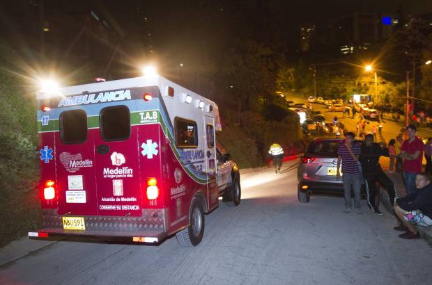 Foto: Edwin Bustamante - Movimientos y grietas hicieron que los residentes del edificio fueran desalojados de forma preventiva el pasado viernes. Esas personas se encuentran alojadas en los hoteles Plaza Rosa e Intercontinental. Sin embargo, los residentes dejaron todas sus pertenencias en los apartamentos.
