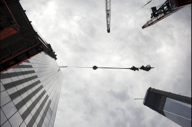 Reuters - La mayor de ellas ser&#225; la Torre 1, que en abril pasado se hizo con el t&#237;tulo de la m&#225;s alta de Nueva York al superar al emblem&#225;tico Empire State Building y una vez est&#233; finalizada, entre finales de 2013 o el inicio de 2014, tendr&#225; una altura de 541 metros, una cifra simb&#243;lica porque marca la independencia de Estados Unidos.