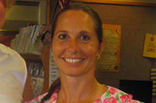 Reuters - Dawn Hochsprung, de 47 a&#241;os, directora de la escuela. El orgullo de Dawn por la primaria Sandy Hook era evidente. En 2010, dijo en entrevista al diario local The Newtown Bee que no hab&#237;a &quot;un lugar m&#225;s positivo para llevar a los estudiantes todos los d&#237;as&quot;. Y cuando lleg&#243; lo impensable, estuvo lista para defenderse. Los oficiales informaron que la directora muri&#243; al tratar de embestir al atacante en un intento por derribarlo.