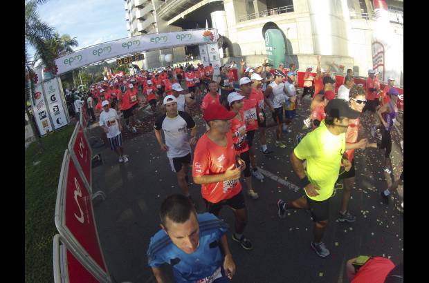 Esteban Jaramillo y Sebastián Salazar - Más de 10 mil competidores se dieron cita en esta histórica cita deportiva que se corría en las modalidades de 5, 10, 21 y 42 kilómetros.