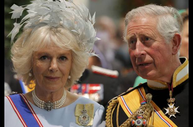 Reuters - Cerca de 2.400 invitados estuvieron presentes en la ceremonia. Entre ellos el príncipe Carlos de Inglaterra y su esposa Camila.