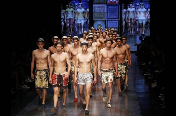 AP - En su nueva colecci&#243;n D&G muestra prendas se inspiraci&#243;n &#233;tnica.