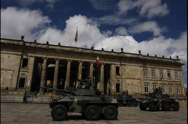 Colprensa - La Plaza de Bol&#237;var en Bogot&#225; fue el escenario del Desfile Militar.
