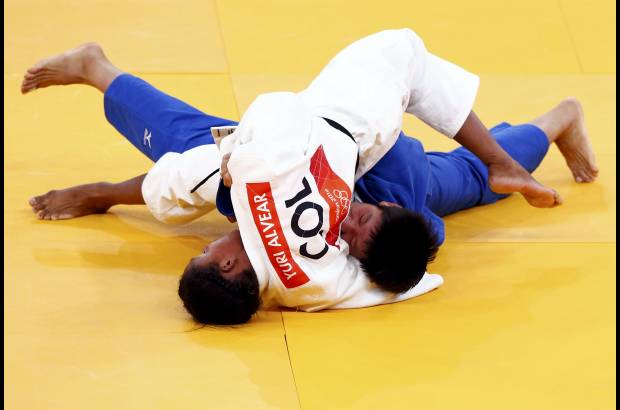 Foto Reuters - Yuri Alvear tuvo que recurrir a toda su capacidad para vencer a la yudoca asi&#225;tica.