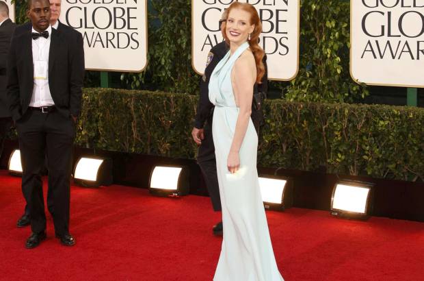 Reuters - Otros vestidos que dieron mucho que hablar fueron los de Jessica Chastain, un Calvin Klein vintage azul con escote halter que le recordaba a una catarata, reconoció la intérprete.