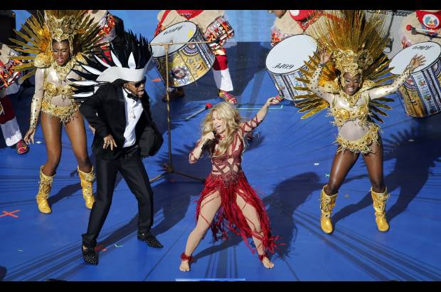AP - Los rumores sobre el segundo embarazo de Shakira siguen circulando por redes sociales. Algunos medios de comunicaci&#243;n confirmaron que fuentes allegadas a la barranquillera dijeron que s&#237; est&#225; embarazada, pero hasta el momento la noticia no se ha hecho oficial. El rumor comenz&#243; despu&#233;s de la presentaci&#243;n de Shakira en la clausura del Mundial Brasil 2014.