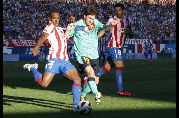 Juan Medina, Reuters-Madrid, España - Amaranto Perea, marcado por Messi, en el 2-1 del Barcelona ante el Atlético.