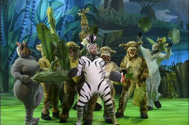 Cortes&#237;a - Este musical es al estilo Broadway.