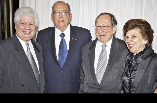 David Sánchez Mejía - Tony Ruiz, Juan Rafael Cárdenas, Juan Gómez y María Teresa Mora de Gómez.