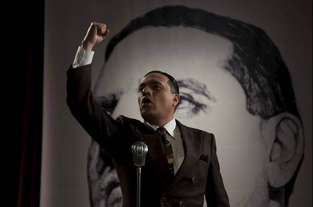 FOTOS CORTES&#205;A - &quot;No me fui por el parecido f&#237;sico, quer&#237;a un actor que tuviera carisma y glamour. Realmente me gusta su interpretaci&#243;n&quot;, dijo Baiz.