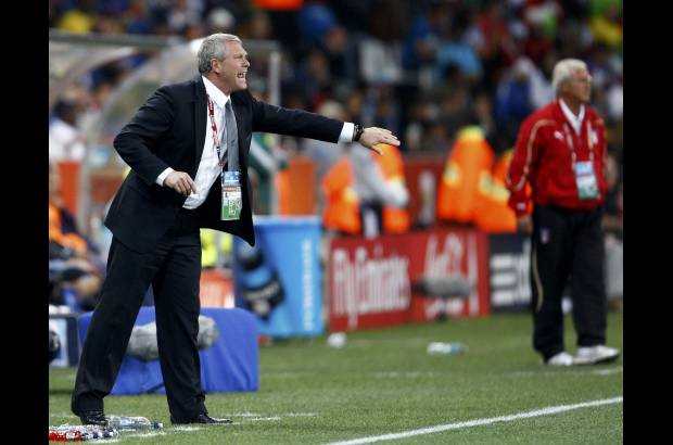 Reuters - El técnico de Italia Marcelo Lippi, en el fondo, dijo: No creo que sea una cuestión de personalidad, es sólo una cuestión de fluidez. No hay nadie más que yo haya podido traer. Mientras su colega Ricki Herbert de Nueva Zelanda dijo que su equipo probó que merecía estar en el Mundial.