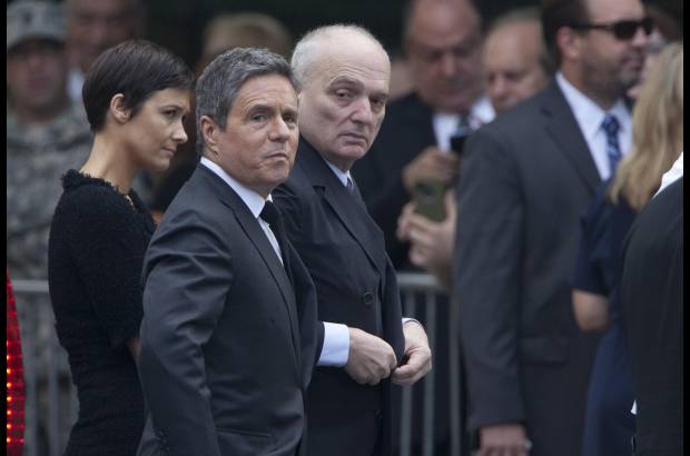 Reuters - Brad Grey, presidente y director ejecutivo de Paramount Pictures y creador de Los Sopranos tambi&#233;n se hizo presente en el funeral de James Gandolfini.