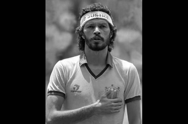 Reuters - S&#243;crates fue excapit&#225;n de la selecci&#243;n de Brasil y uno de los mejores mediocampistas de la historia del f&#250;tbol carioca.