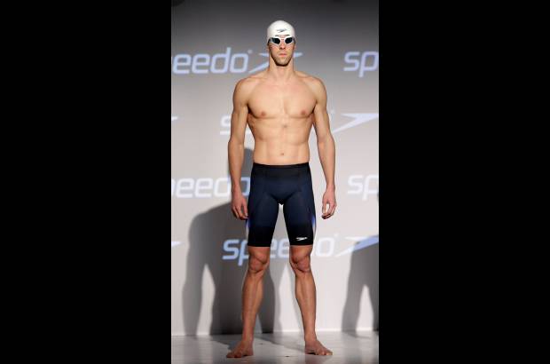 AP - Michael Phelps indic&#243; que el nuevo traje lo hace sentir &quot;como un torpedo&quot;.