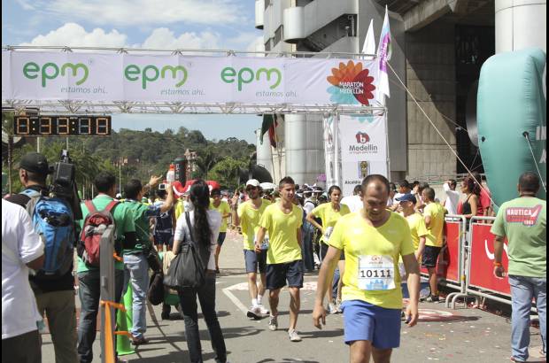 Esteban Jaramillo y Sebastián Salazar - Más de 10 mil competidores se dieron cita en esta histórica cita deportiva que se corría en las modalidades de 5, 10, 21 y 42 kilómetros.
