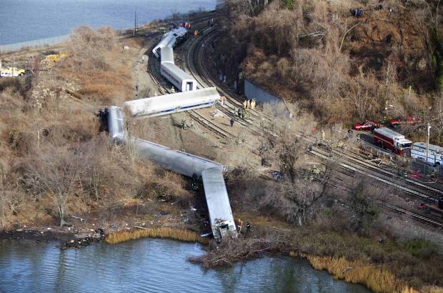 Reuters - Algunos testigos señalaron que el tren podría circular a una velocidad superior a la habitual.