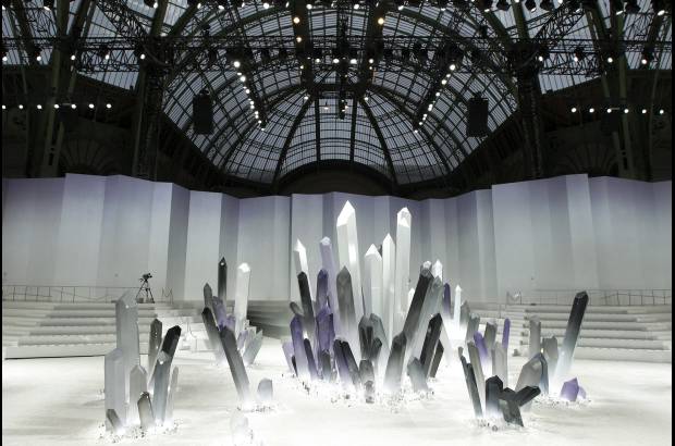 Reuters - As&#237; luc&#237;a la pasarela, una gran c&#250;pula acristalada del Grand Palais, donde se revel&#243; la nueva apuesta.